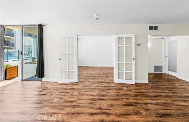 1140 E Ocean Boulevard #124 photo 2