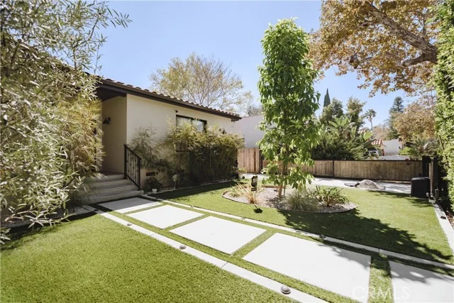 642 N Cahuenga photo 3