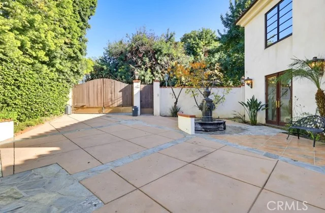 1805 Outpost Dr photo 2