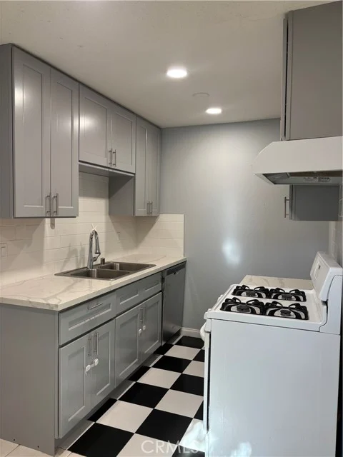 8641 Glenoaks #131, Los Angeles