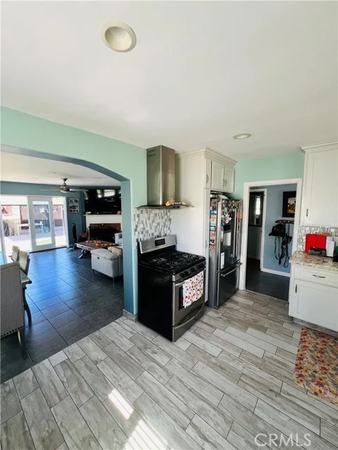 15917 S Hoover Street photo 3