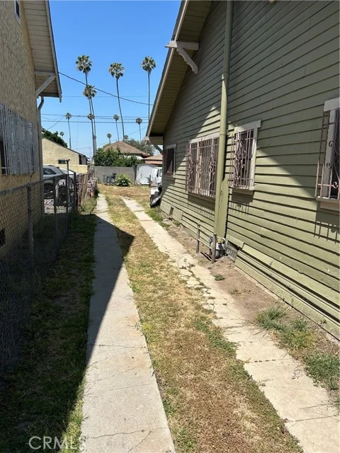 5859 S figueroa photo 2