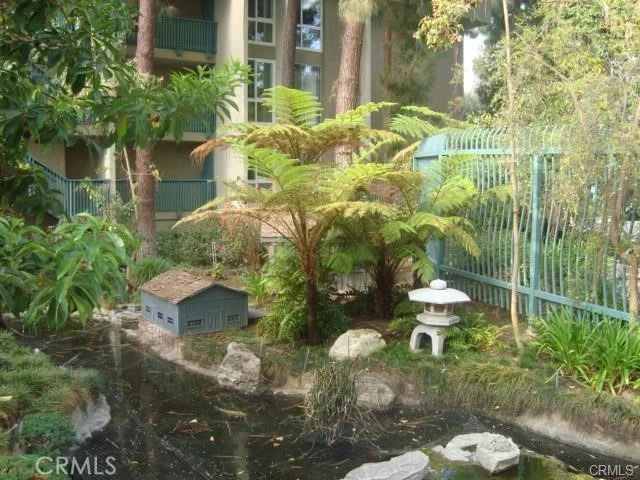 412 N Bellflower #104 photo 3