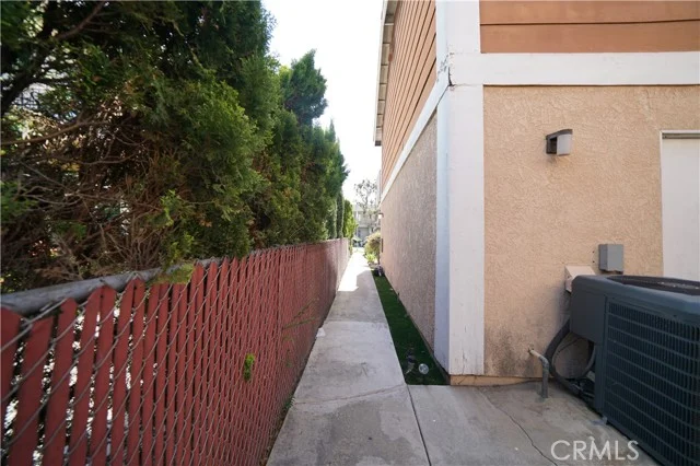 1735 Orizaba Avenue photo 3