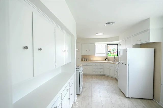 2572 Silver Ridge photo 4