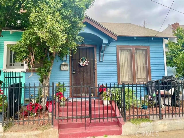 305 S Mott photo 3