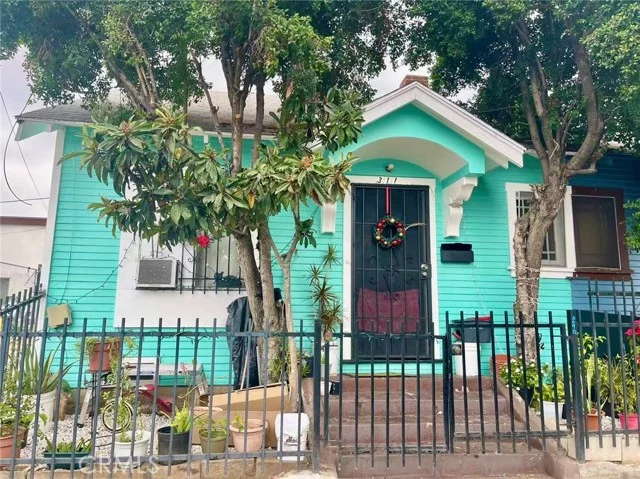 305 S Mott photo 4