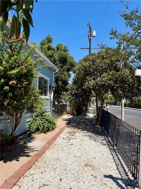 305 S Mott photo 5