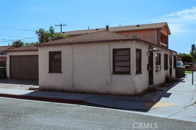 358 E 53rd Street photo 3
