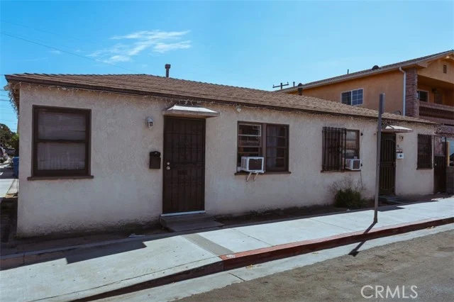 358 E 53rd Street photo 5