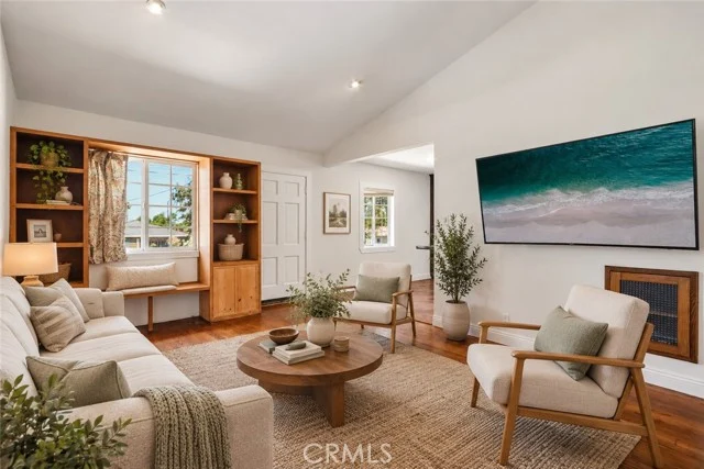1534 W 213th photo 4