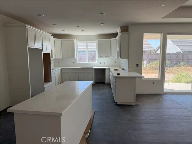 464 Aaron Court photo 3