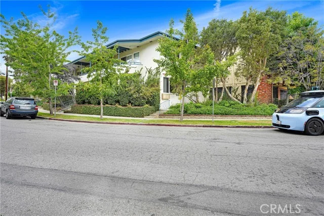 1975 S Beverly Glen photo 2