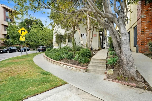 1975 S Beverly Glen photo 3