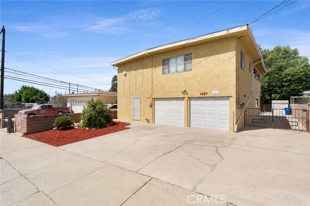 1467 W I Street photo 2