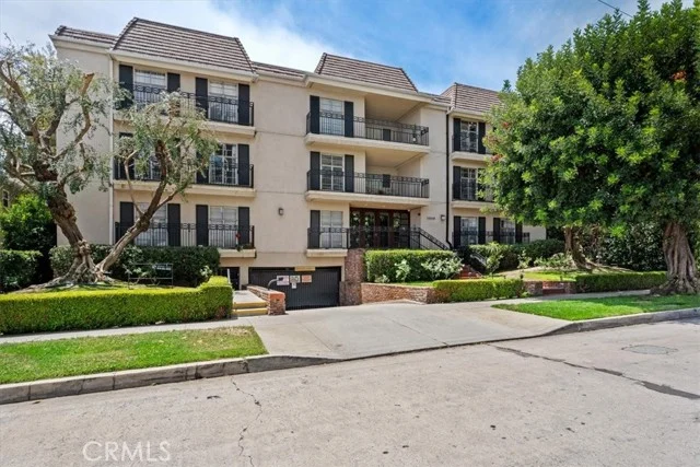 15248 Dickens Street #205 photo 1