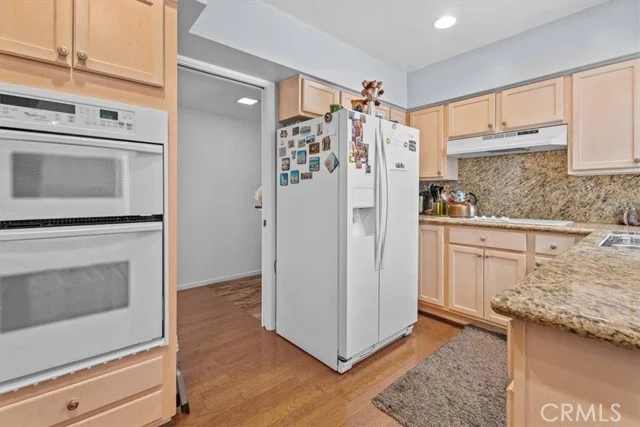 15248 Dickens Street #205 photo 4