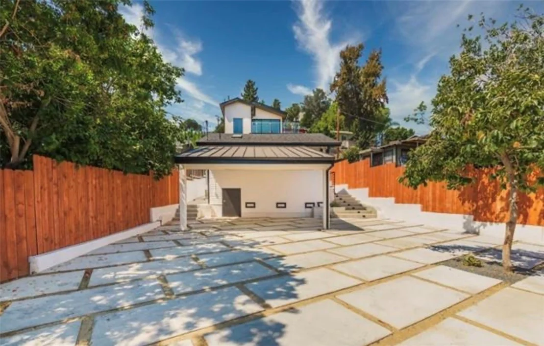 2290 Riverside Drive photo 2