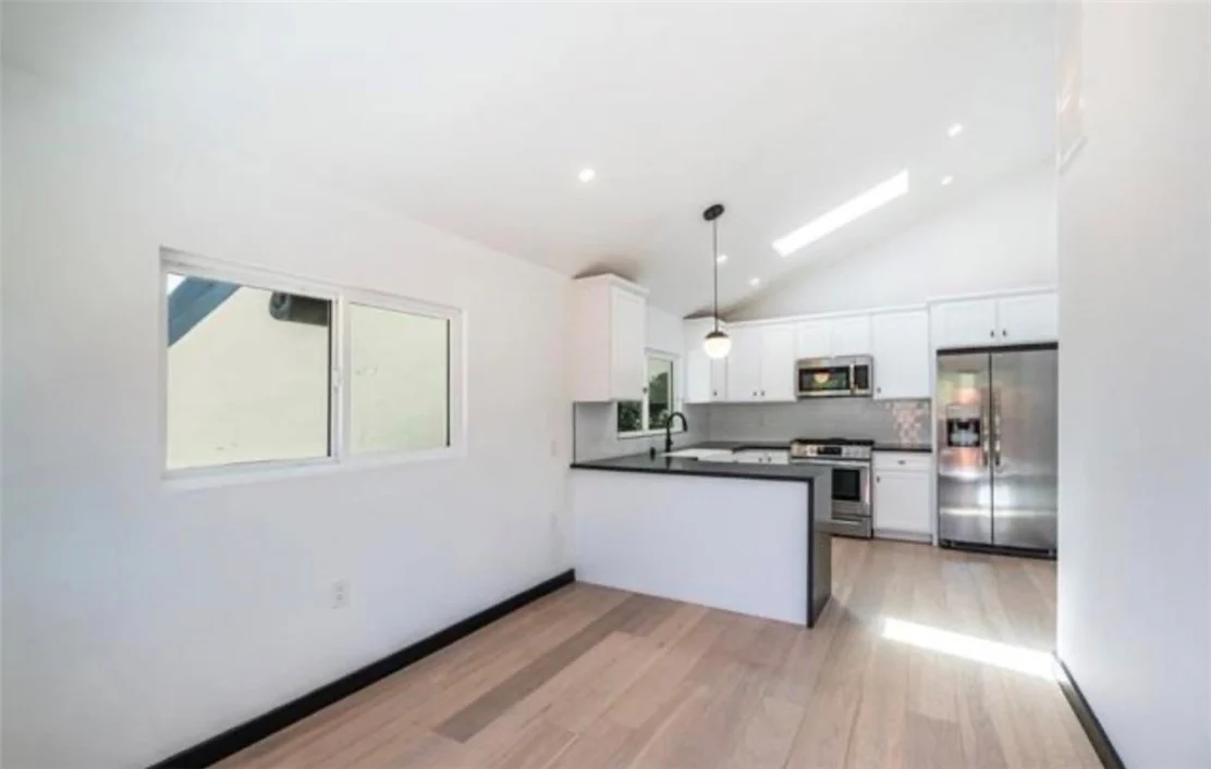 2290 Riverside Drive photo 3