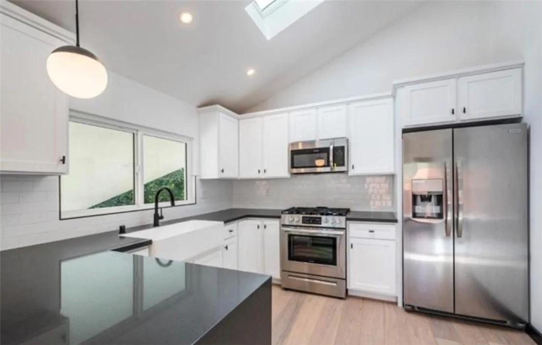 2290 Riverside Drive photo 4
