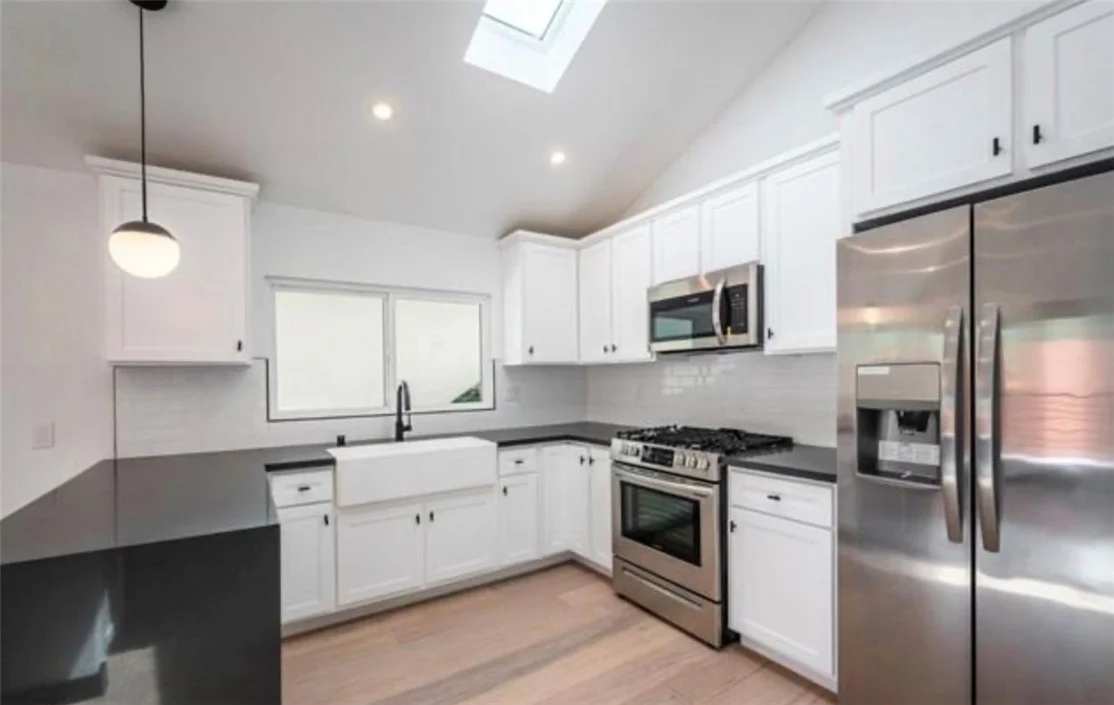 2290 Riverside Drive photo 5