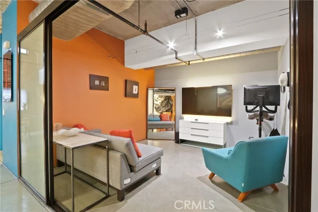 835 Locust #212 photo 5