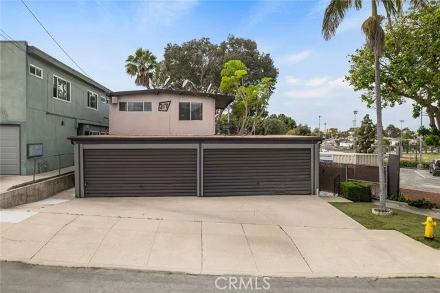317 Sheldon photo 3