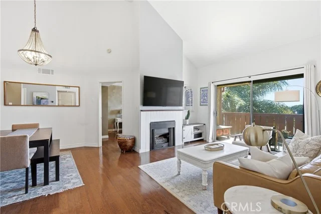 384 Redondo Avenue #401 photo 2