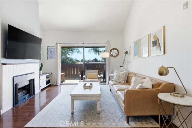 384 Redondo Avenue #401 photo 3