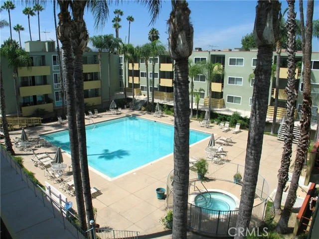 4915 Tyrone #221, Sherman Oaks