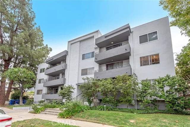 16012 Moorpark #302A photo 2