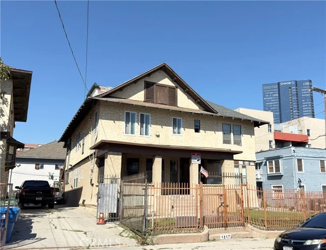 1317 Linwood photo 2