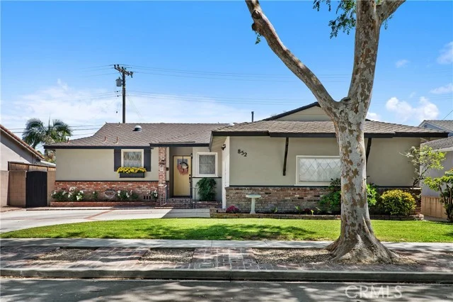 852 Kallin Avenue, Long Beach