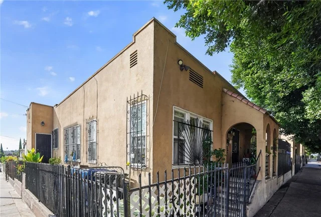 620 N Fickett photo 2