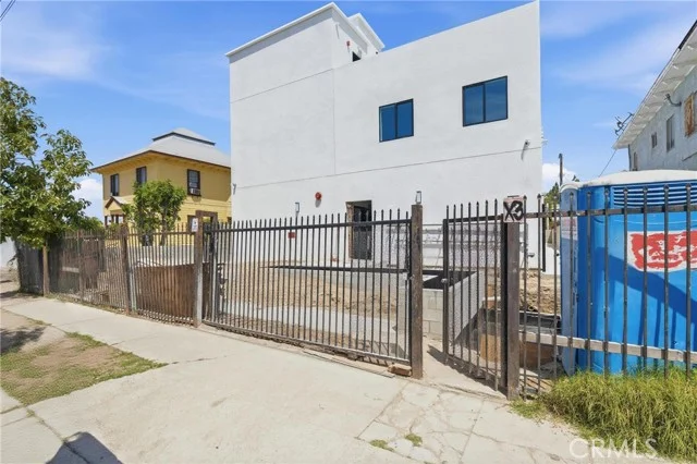 1009 E 29th Street photo 2