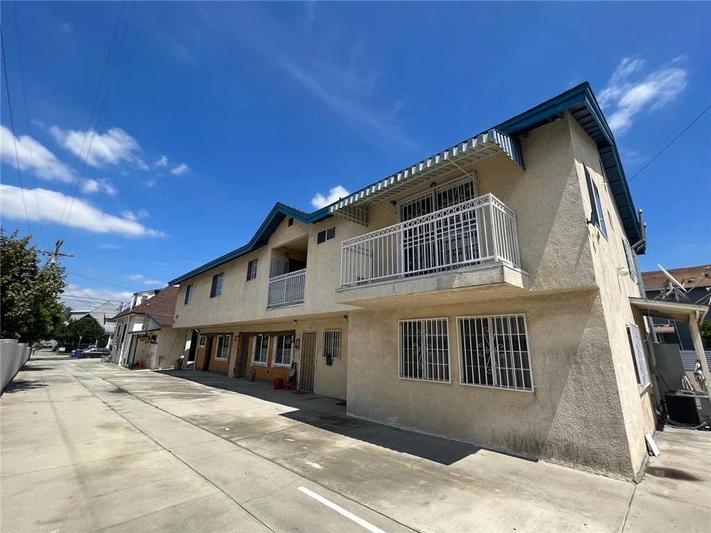 3020 Baldwin Street photo 3