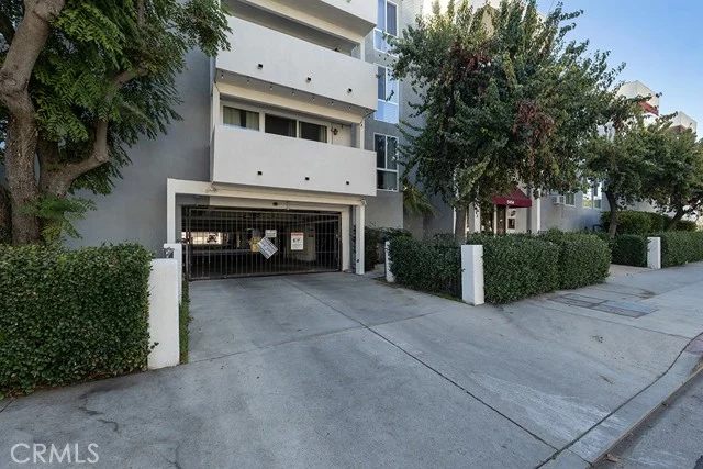 5454 Zelzah Avenue #204 photo 3