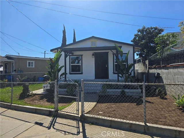 3868 E 1st photo 2