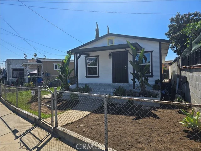 3868 E 1st photo 3