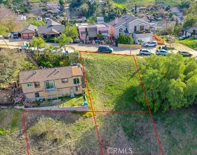 2701 N Thomas photo 2