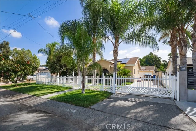 6238 Longridge Avenue photo 2