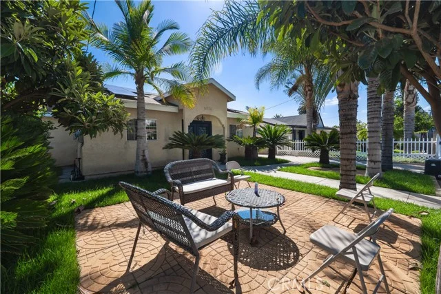 6238 Longridge Avenue photo 4
