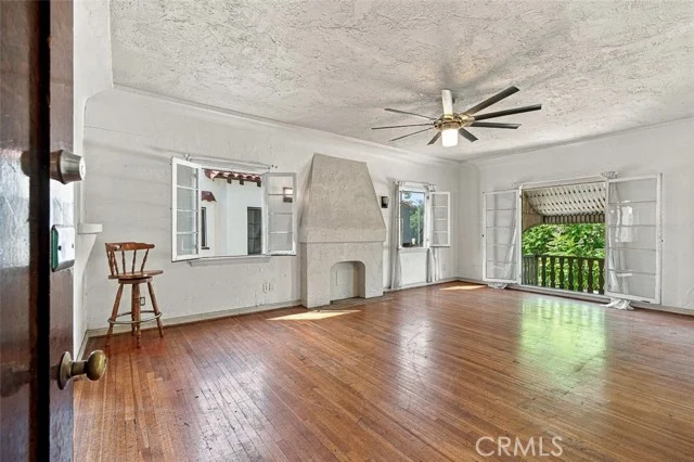 1118 S Sycamore photo 3