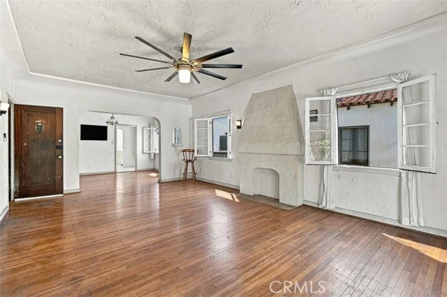 1118 S Sycamore photo 5