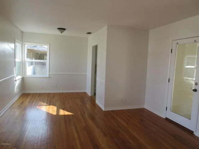 19128 Delano Street photo 4