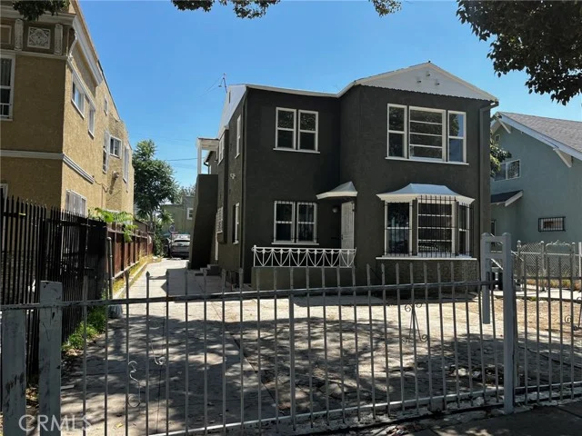 862 W 41st Street photo 2