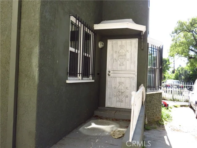 862 W 41st Street photo 3