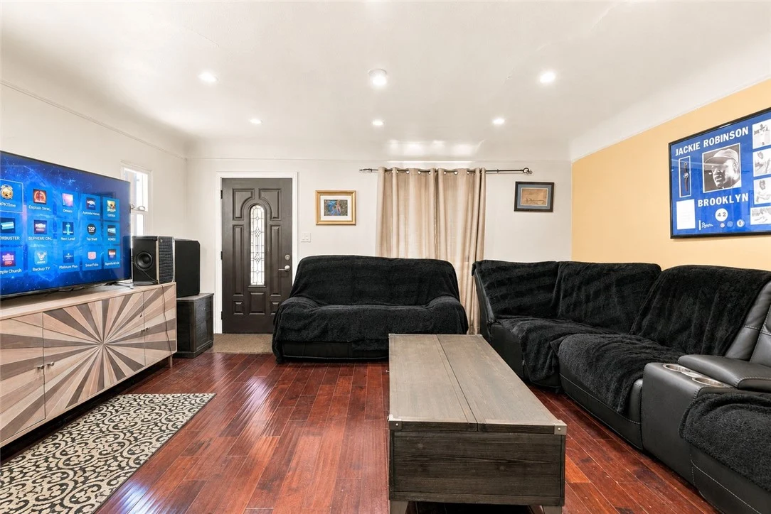 8701 Menlo photo 3