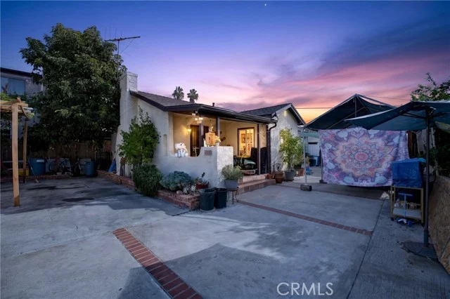 6856 Laurel Canyon Boulevard photo 2