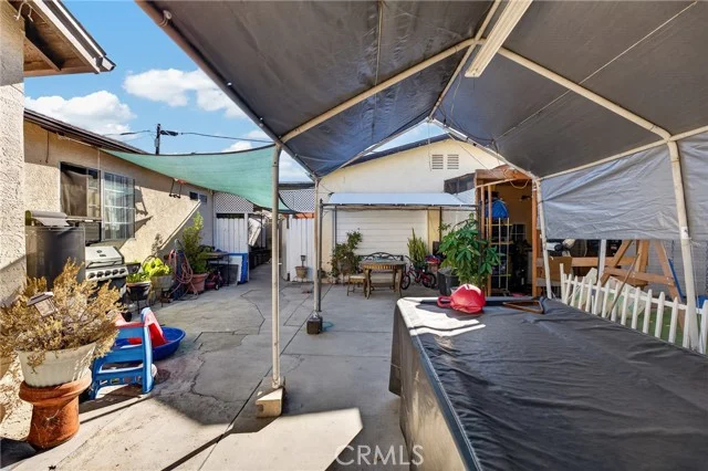 6856 Laurel Canyon Boulevard photo 4